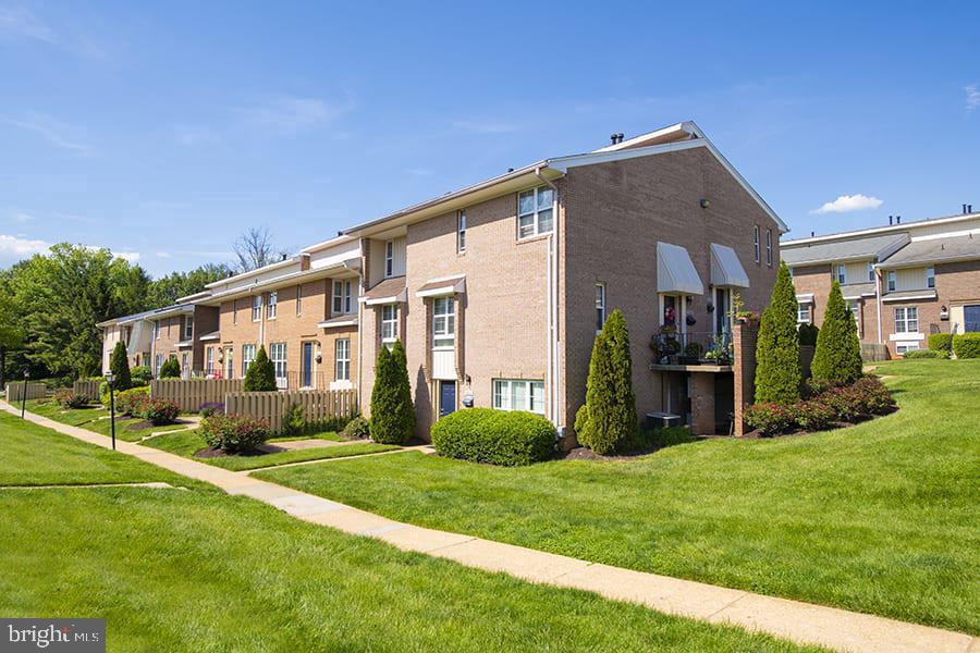 1699 Yale Pl #413 Property Photo 3
