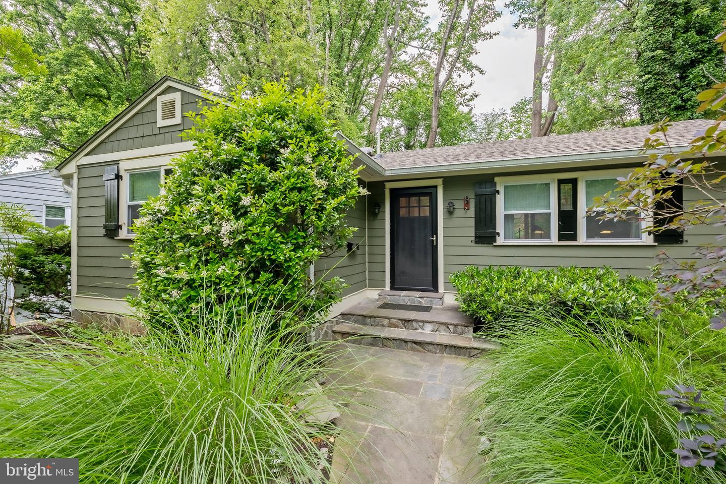4115 DENFELD AVE Property Photo 1