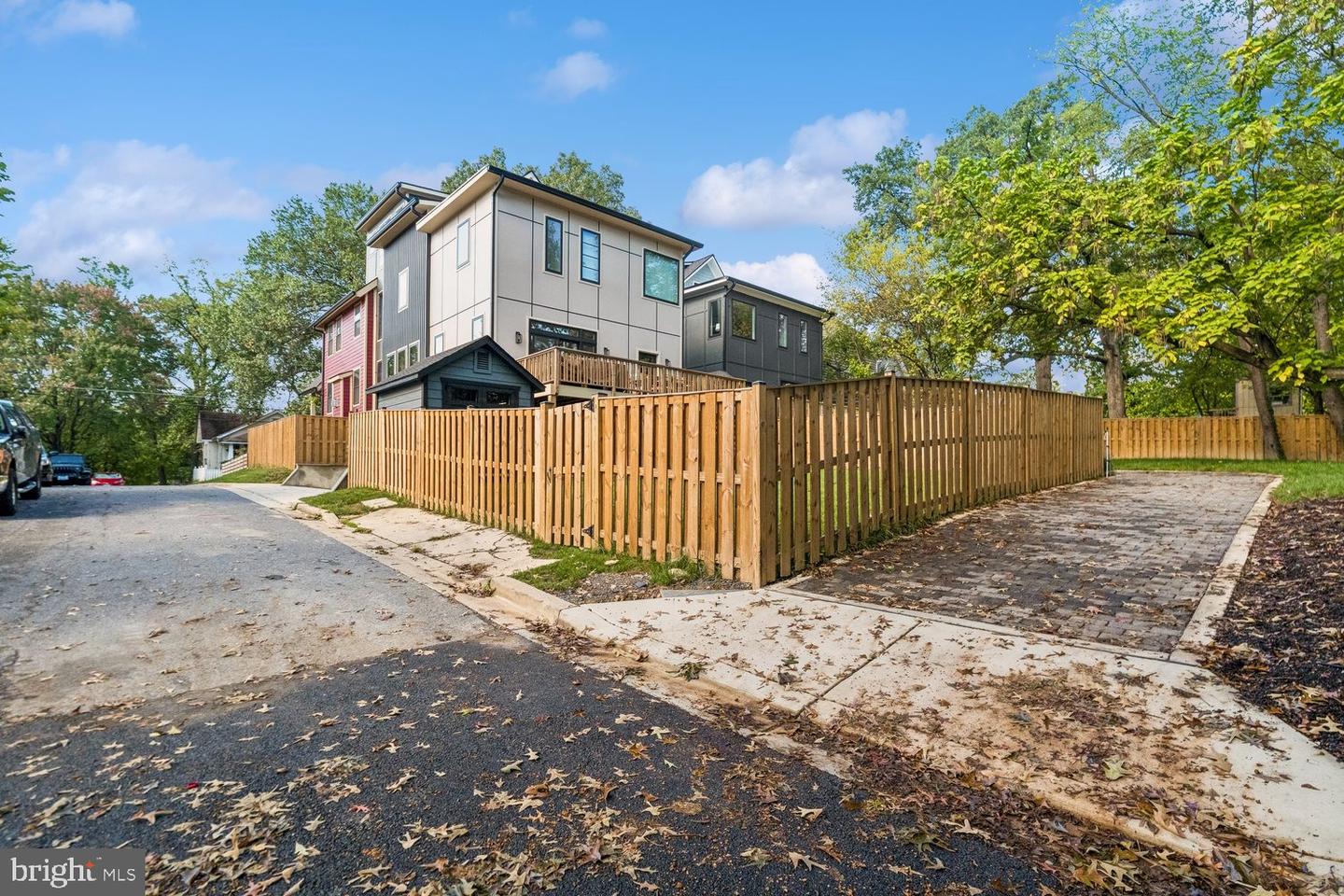 6705 Allegheny Ave Property Photo 4