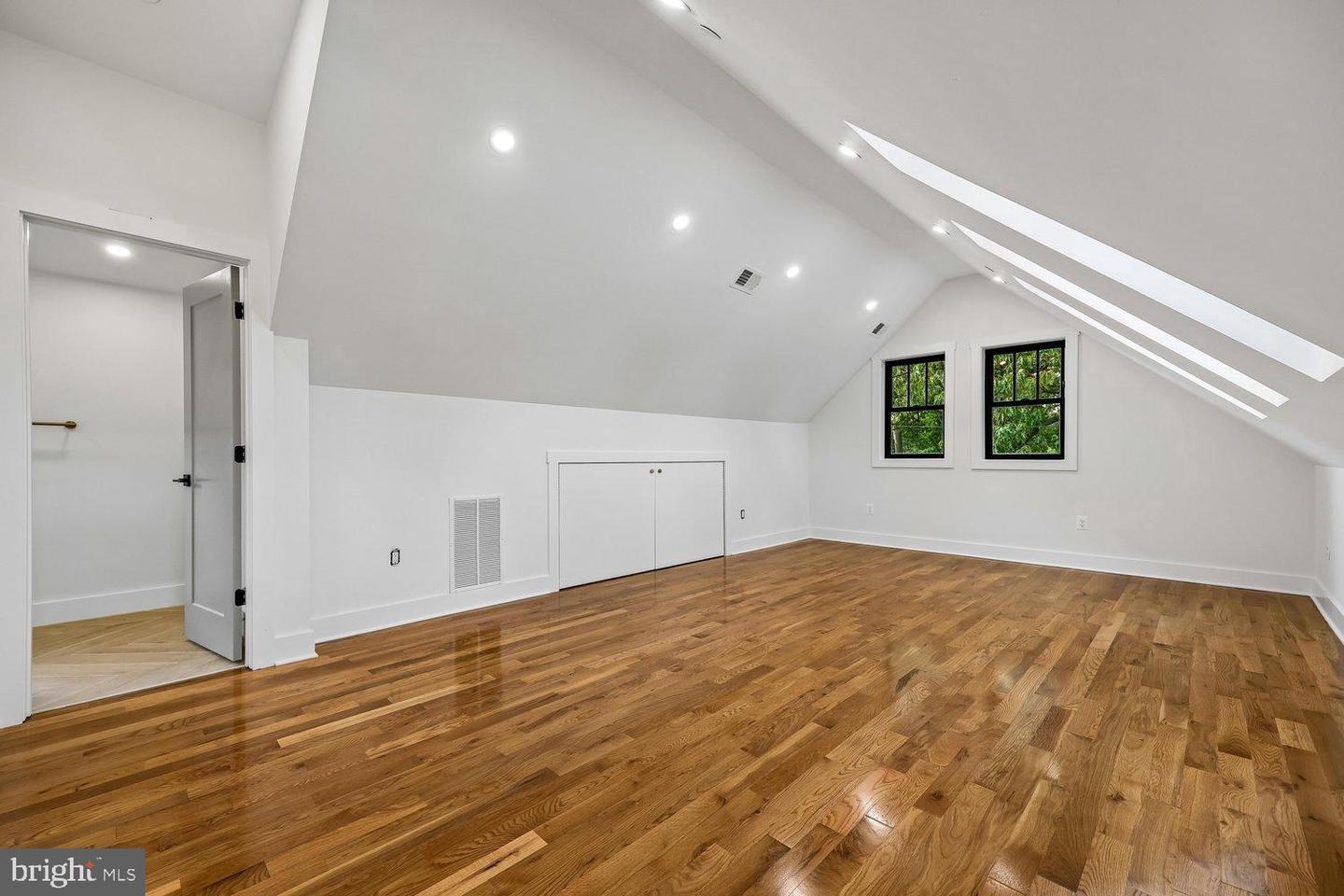 6705 Allegheny Ave Property Photo 64