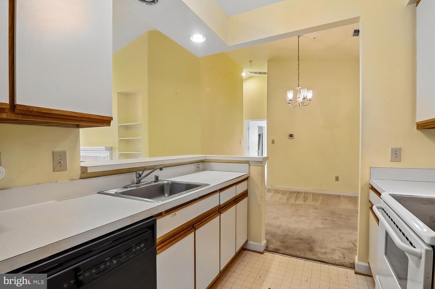 3303 Sir Thomas Dr #6-a-41 Property Photo 23