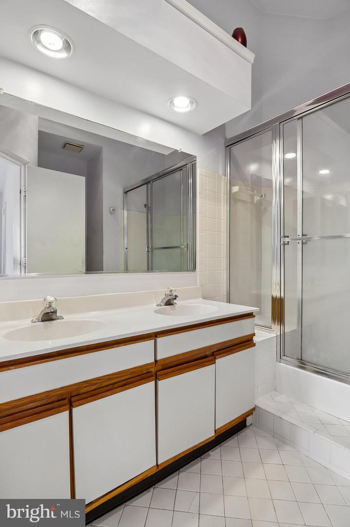 3303 Sir Thomas Dr #6-a-41 Property Photo 35