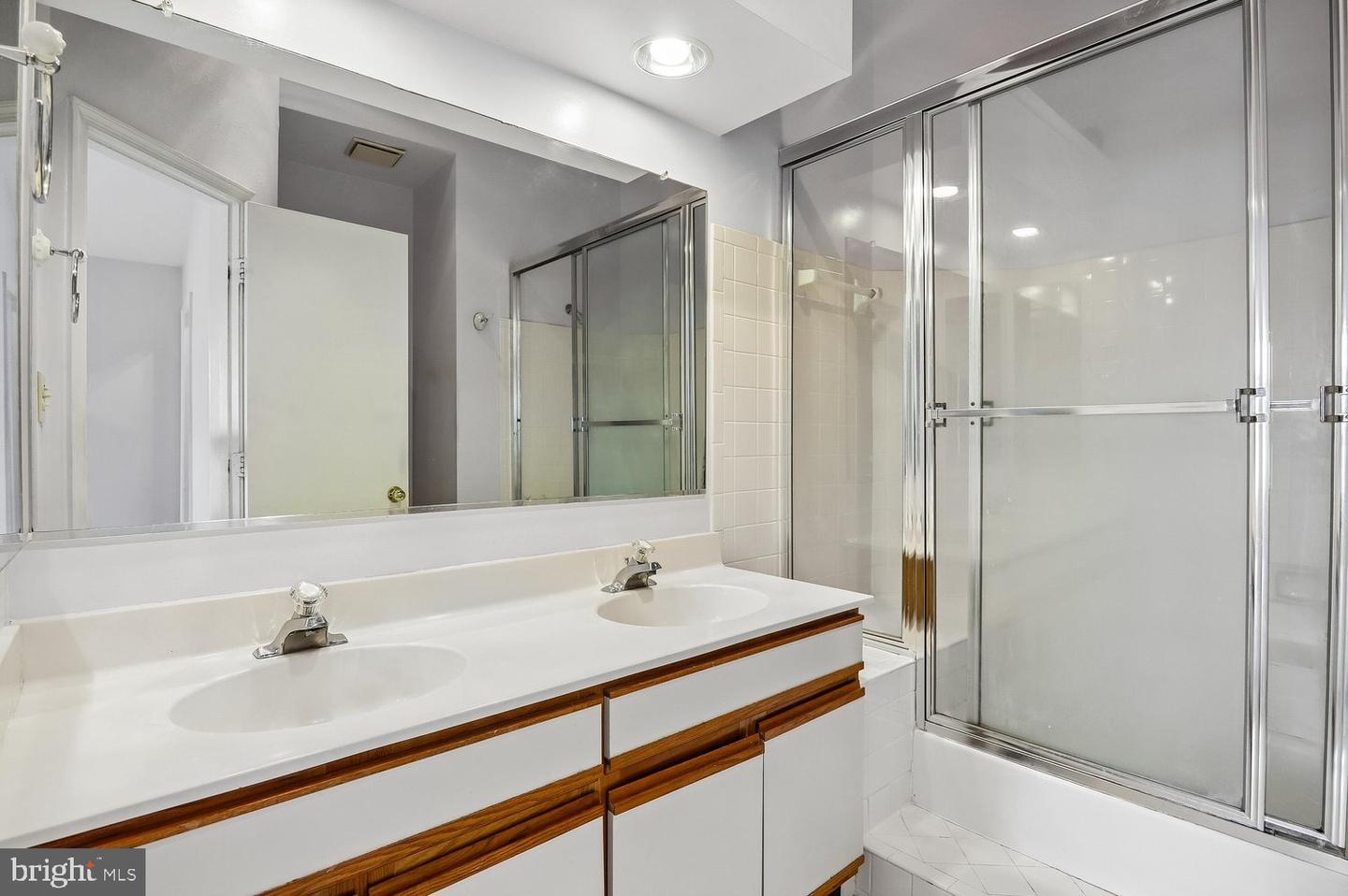 3303 Sir Thomas Dr #6-a-41 Property Photo 36