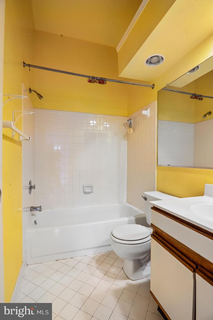 3303 Sir Thomas Dr #6-a-41 Property Photo 43