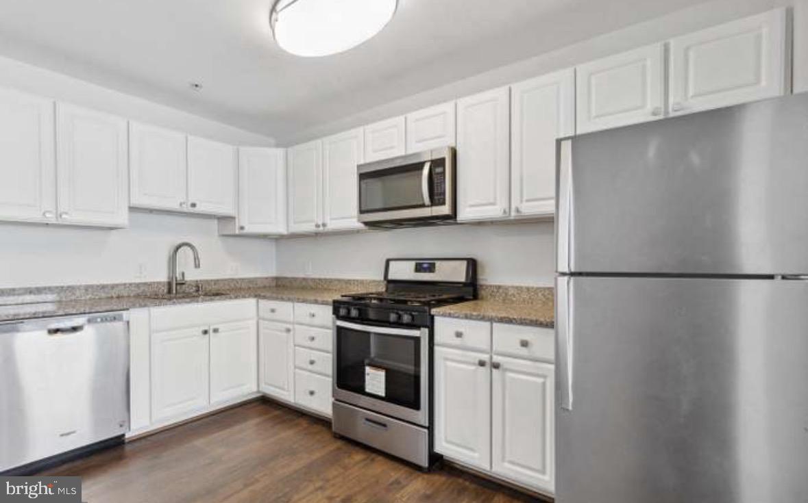 880 Quince Orchard Blvd #201 Property Photo 7