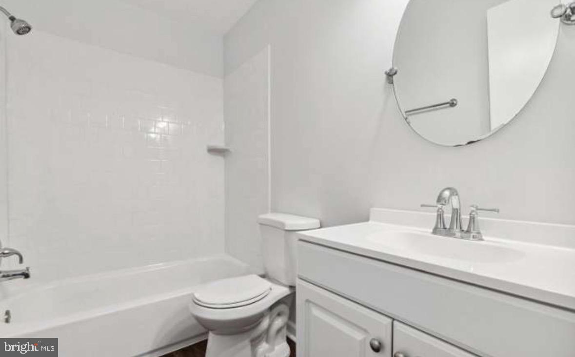 880 Quince Orchard Blvd #201 Property Photo 9