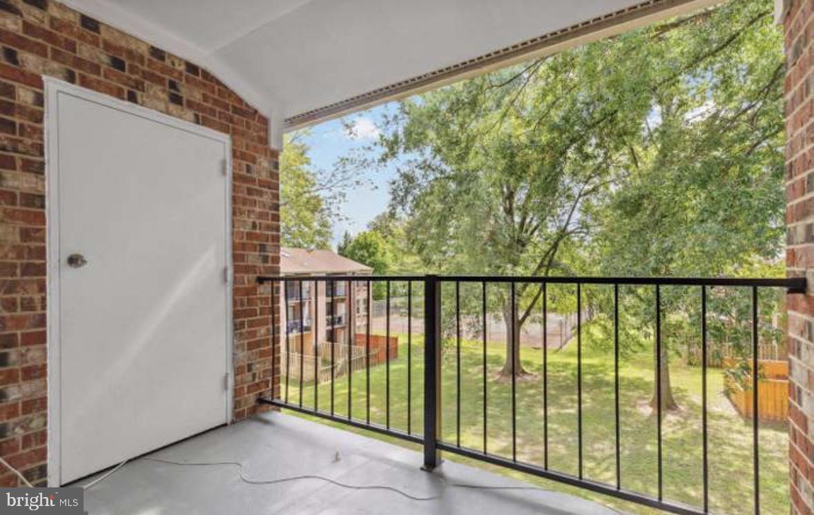 880 Quince Orchard Blvd #201 Property Photo 15