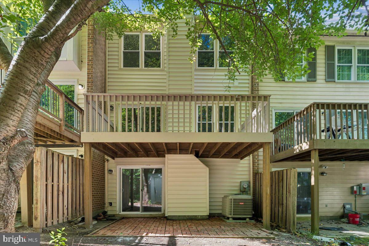 10057 Maple Leaf Dr Property Photo 2