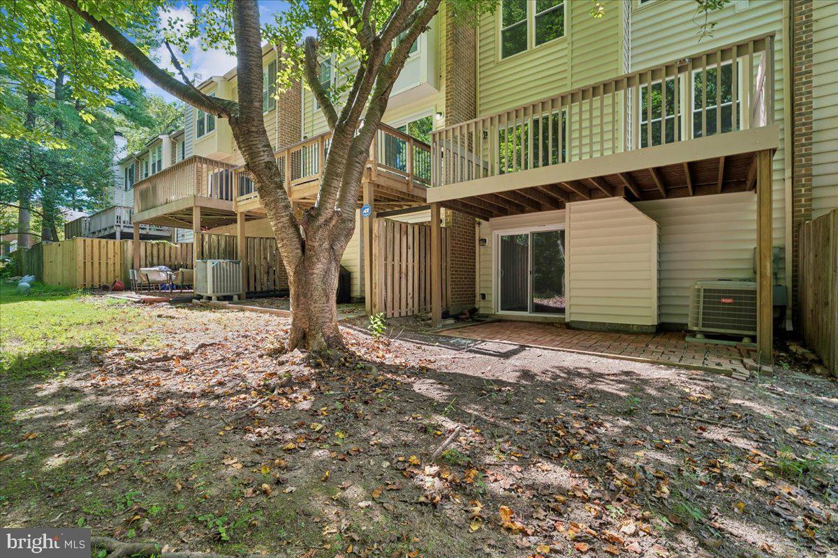 10057 Maple Leaf Dr Property Photo 3
