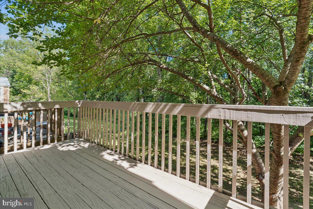 10057 Maple Leaf Dr Property Photo 18
