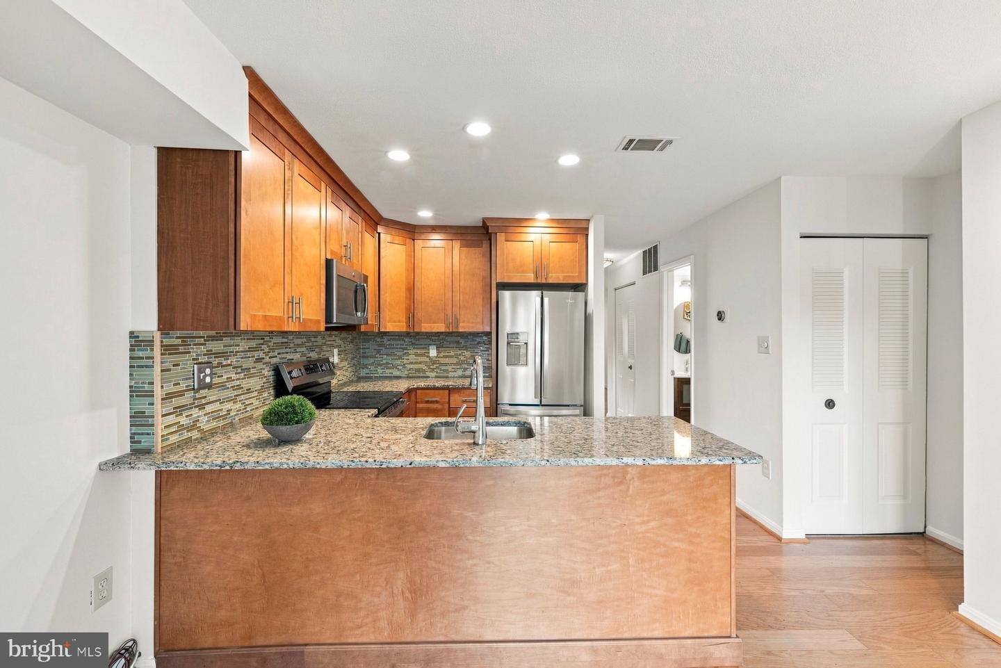 18240 Windsor Hill Dr #311 Property Photo 16