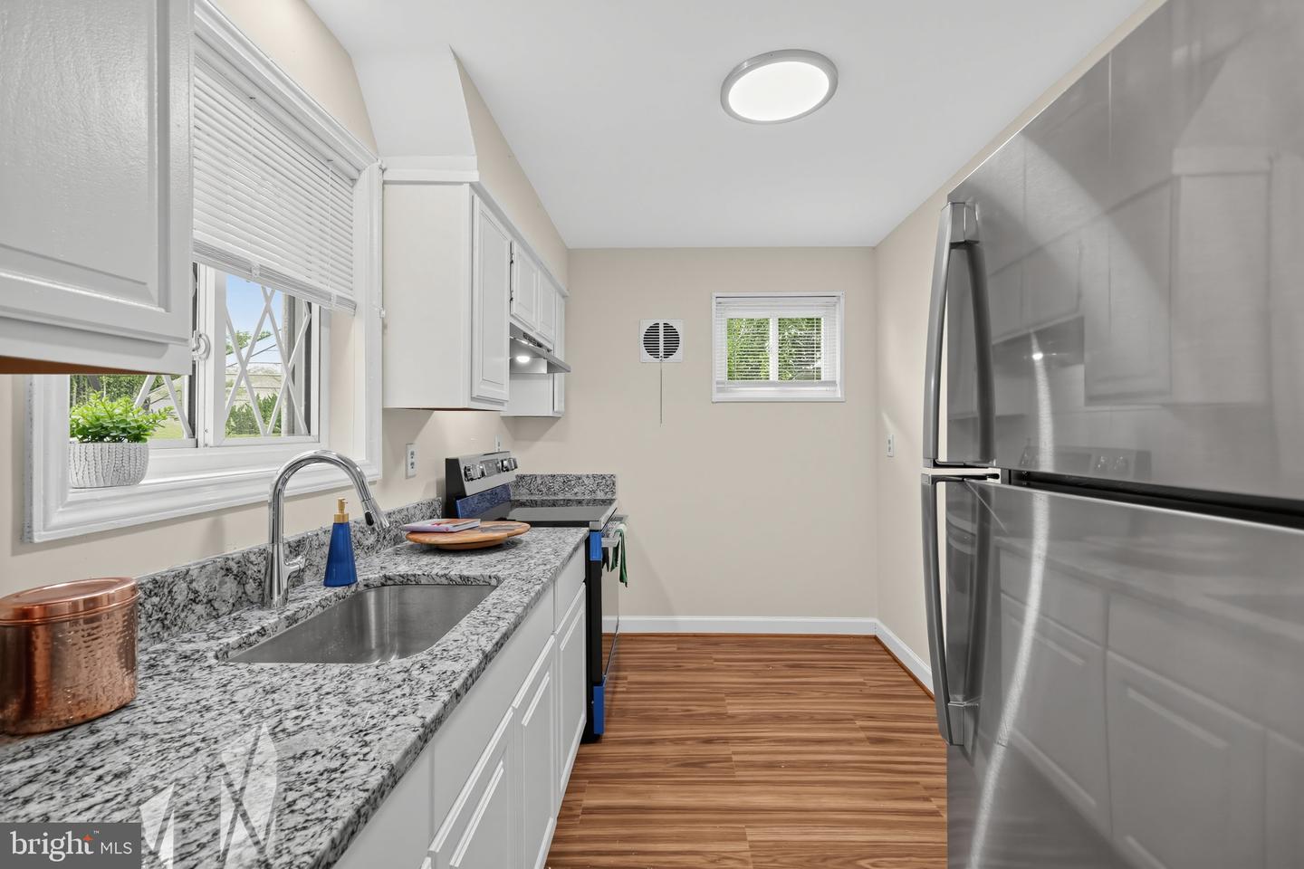 2400 Eugene St Property Photo 2