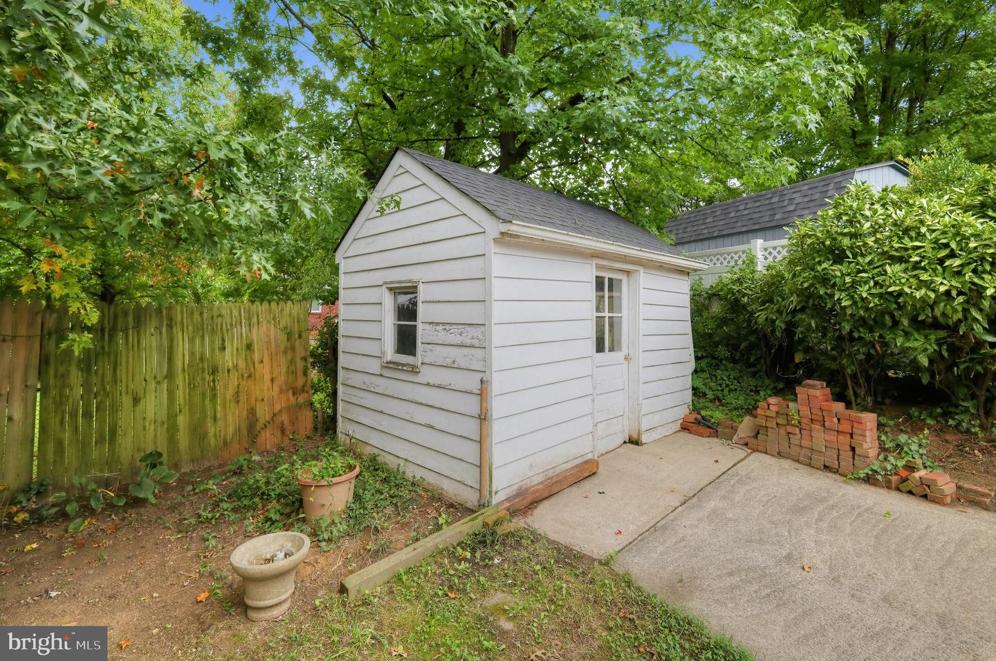 2400 Eugene St Property Photo 24