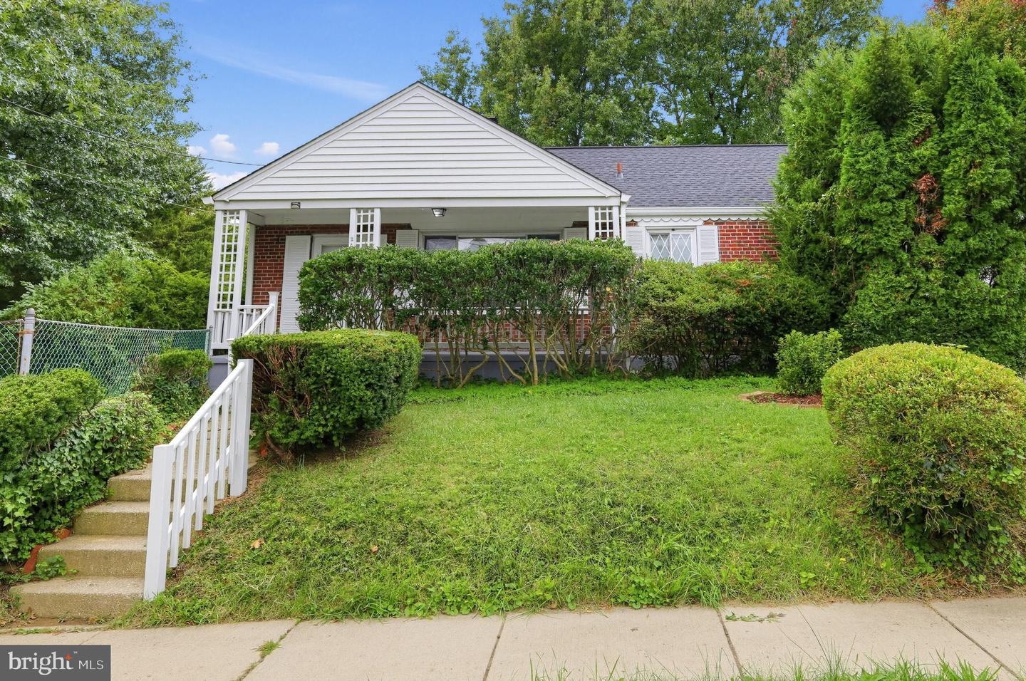 2400 Eugene St Property Photo 27