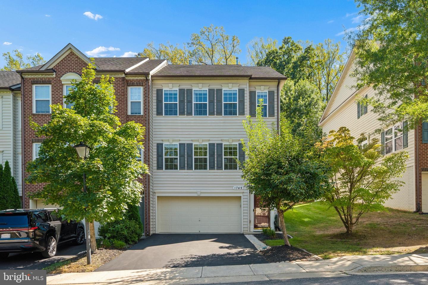 1749 CHISWICK CT Property Photo 1