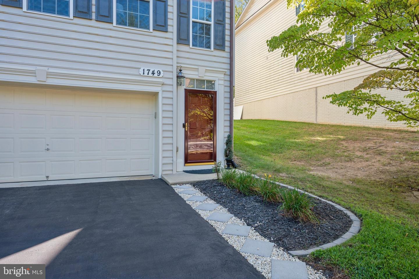 1749 Chiswick Ct Property Photo 2