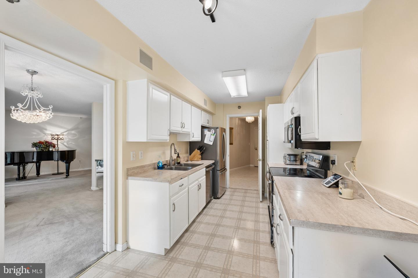 14800 Pennfield Cir #301 Property Photo 4