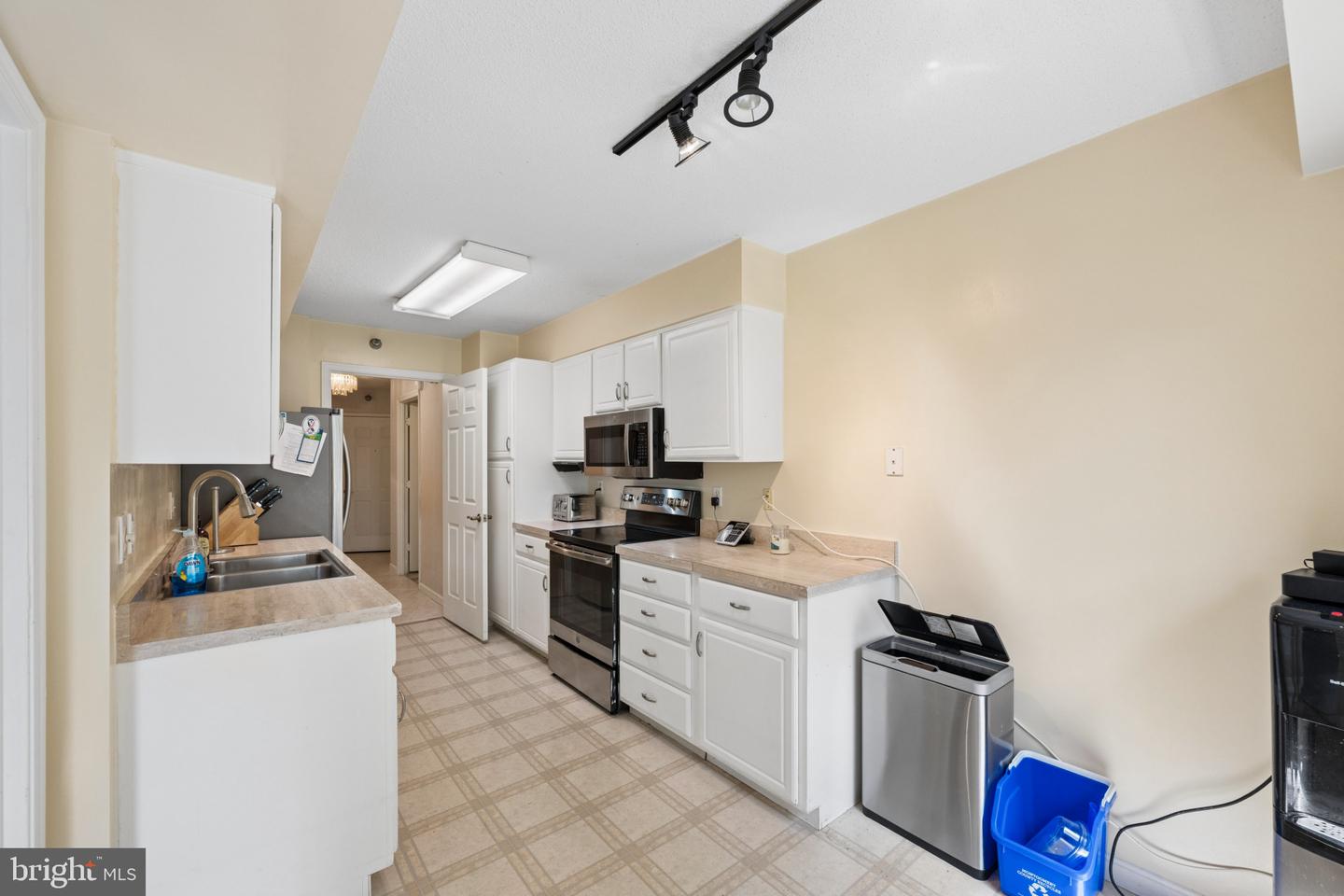 14800 Pennfield Cir #301 Property Photo 5