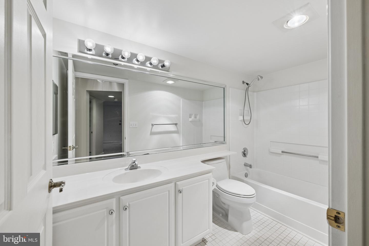 14800 Pennfield Cir #301 Property Photo 22