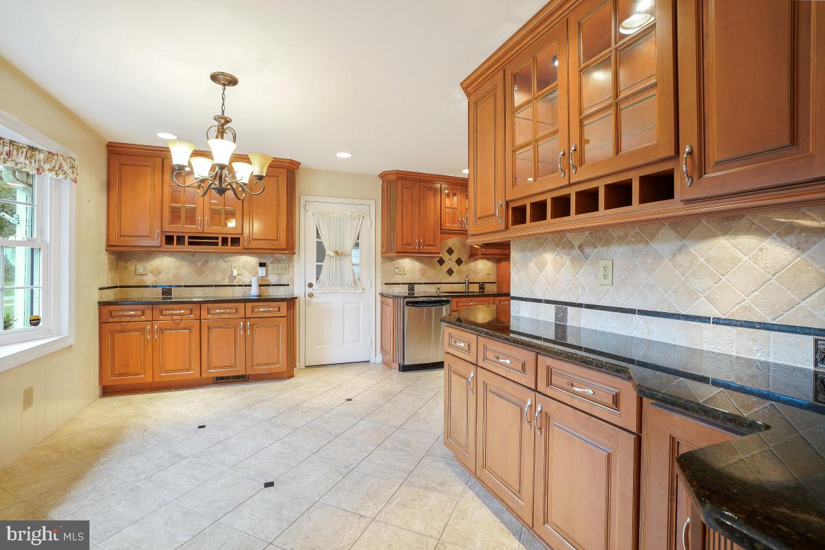 790 Kimberly Ct W Property Photo 4