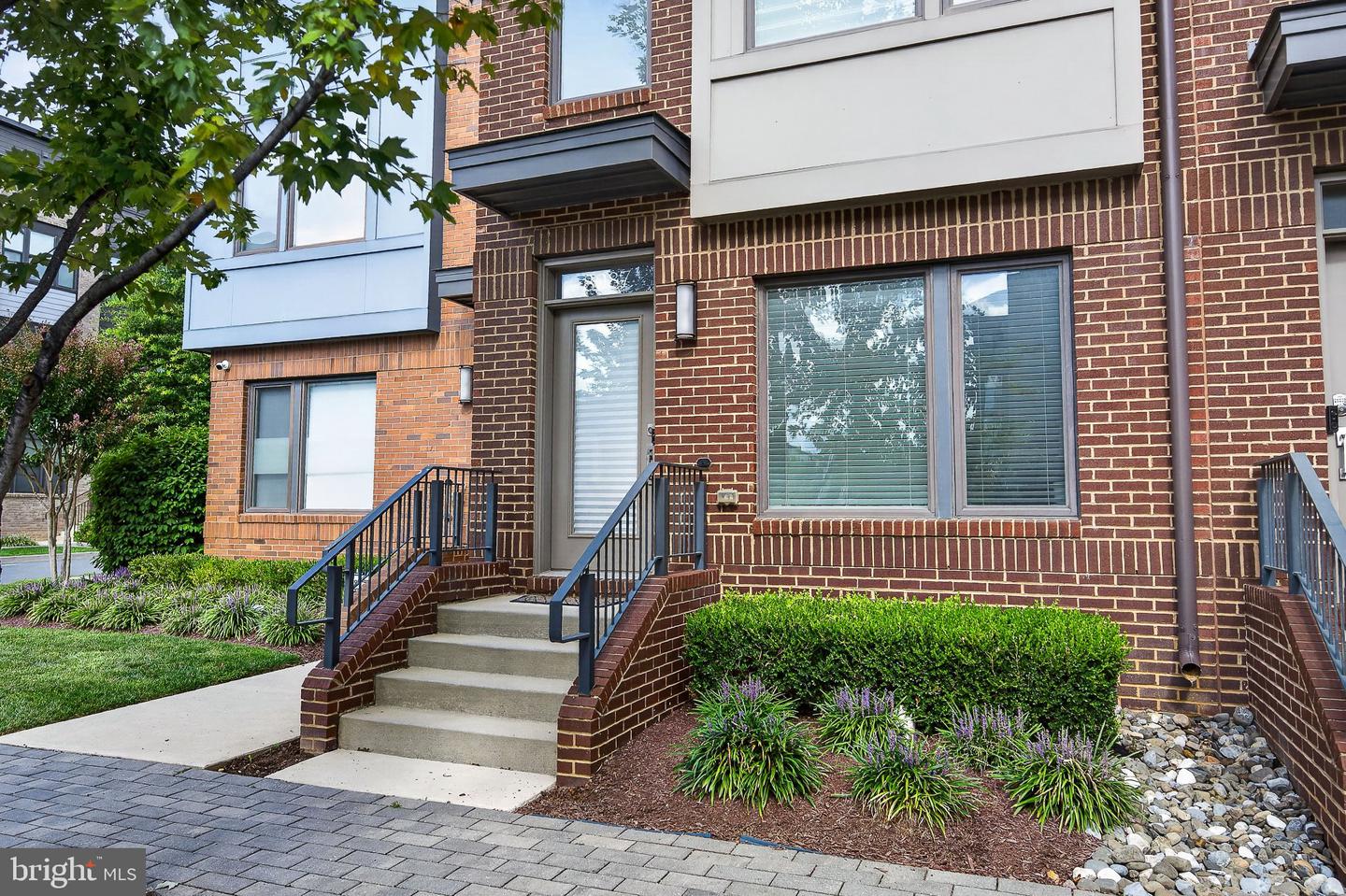 8087 RED HOOK ST Property Photo 1