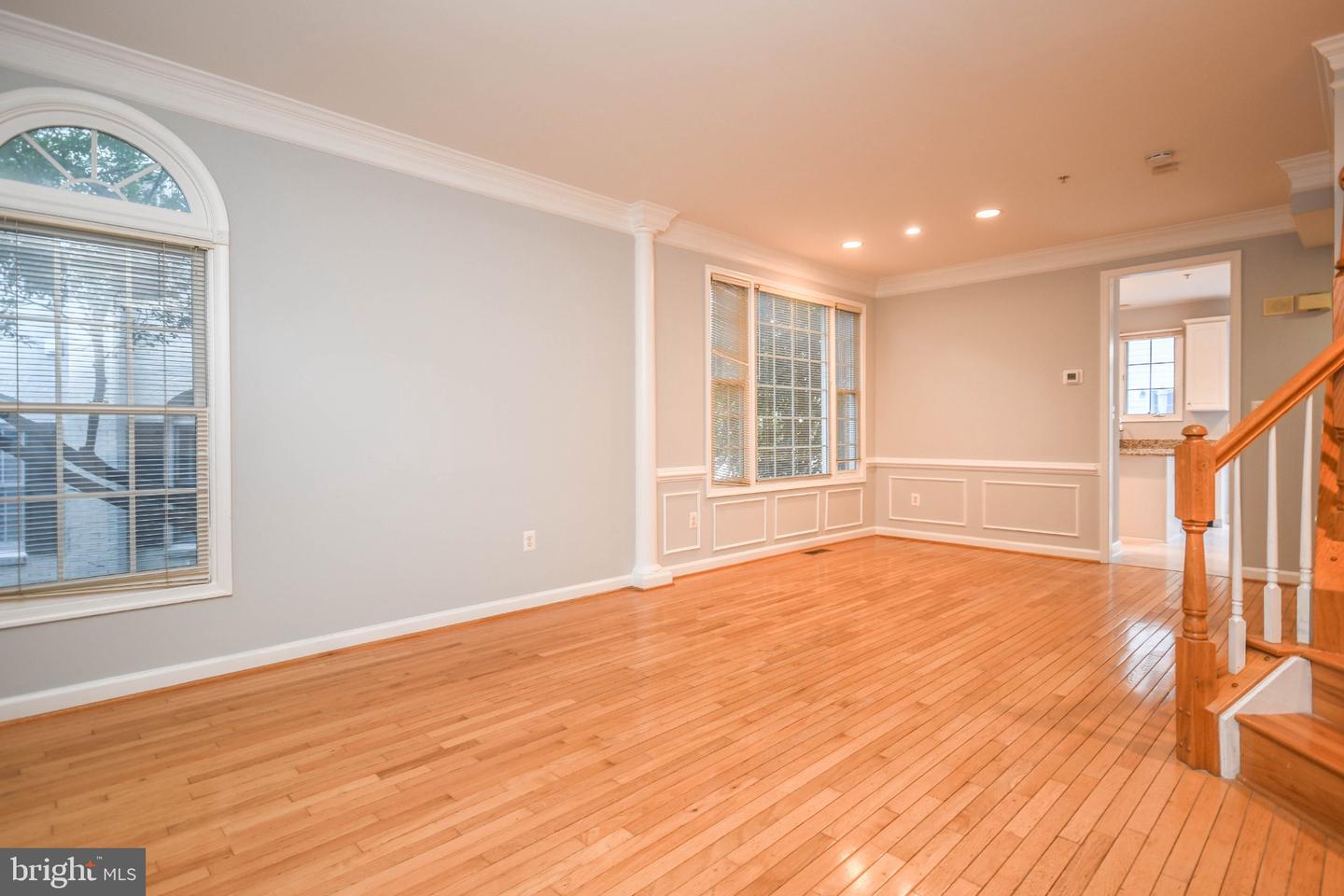 1303 Cameron Hill Ct Property Photo 7