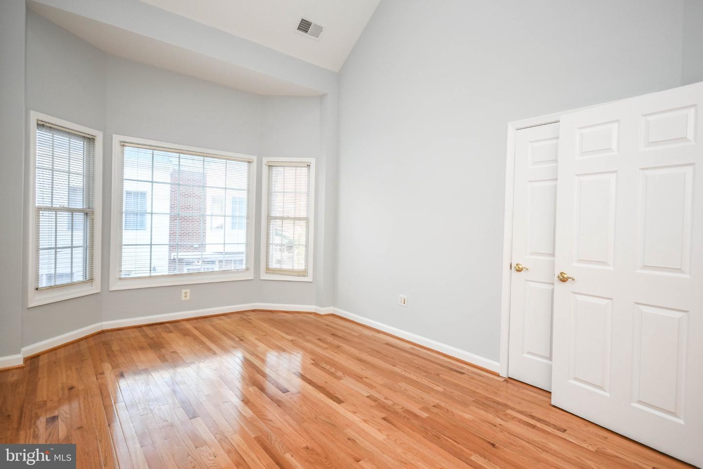 1303 Cameron Hill Ct Property Photo 16