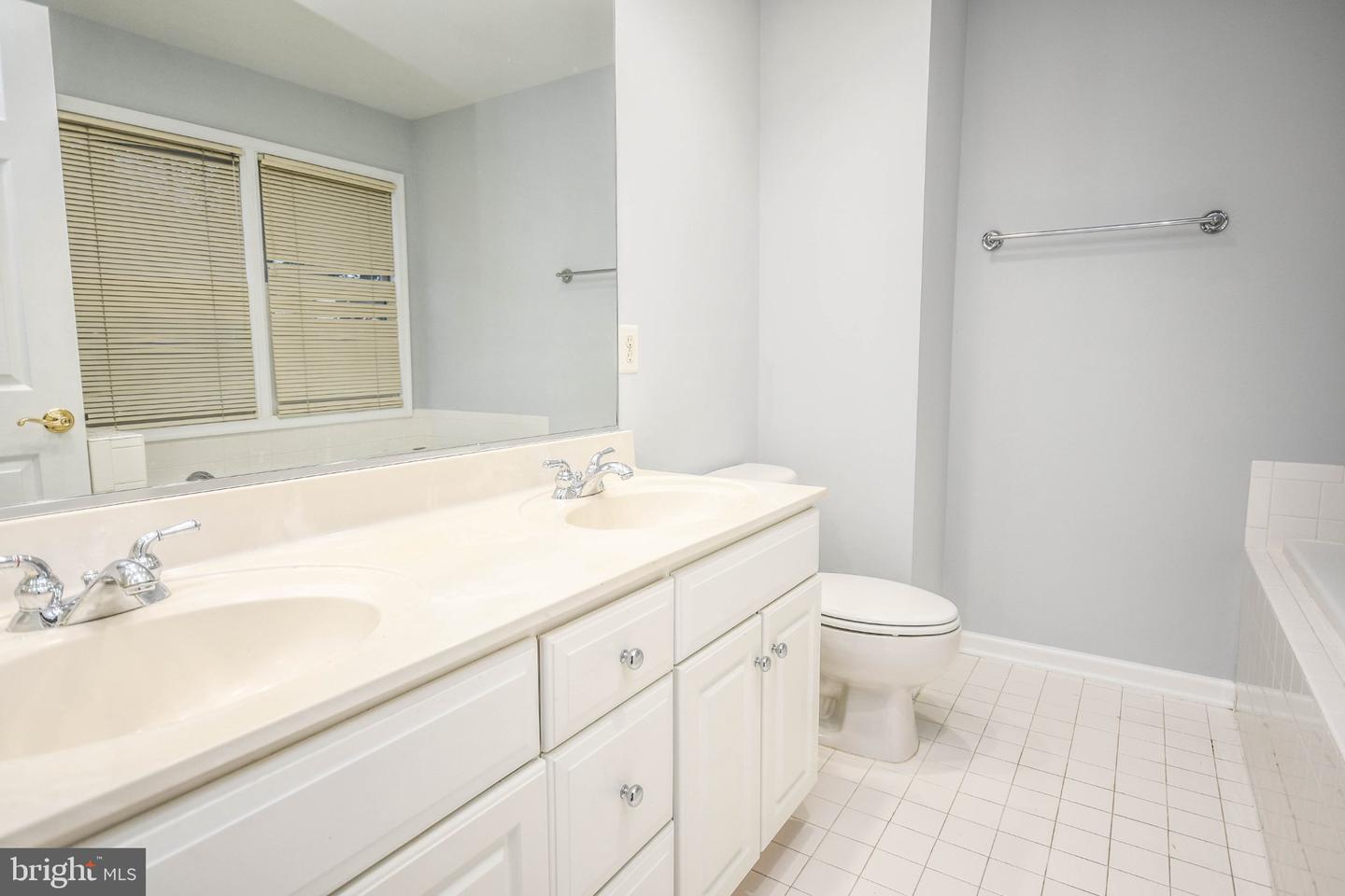 1303 Cameron Hill Ct Property Photo 20