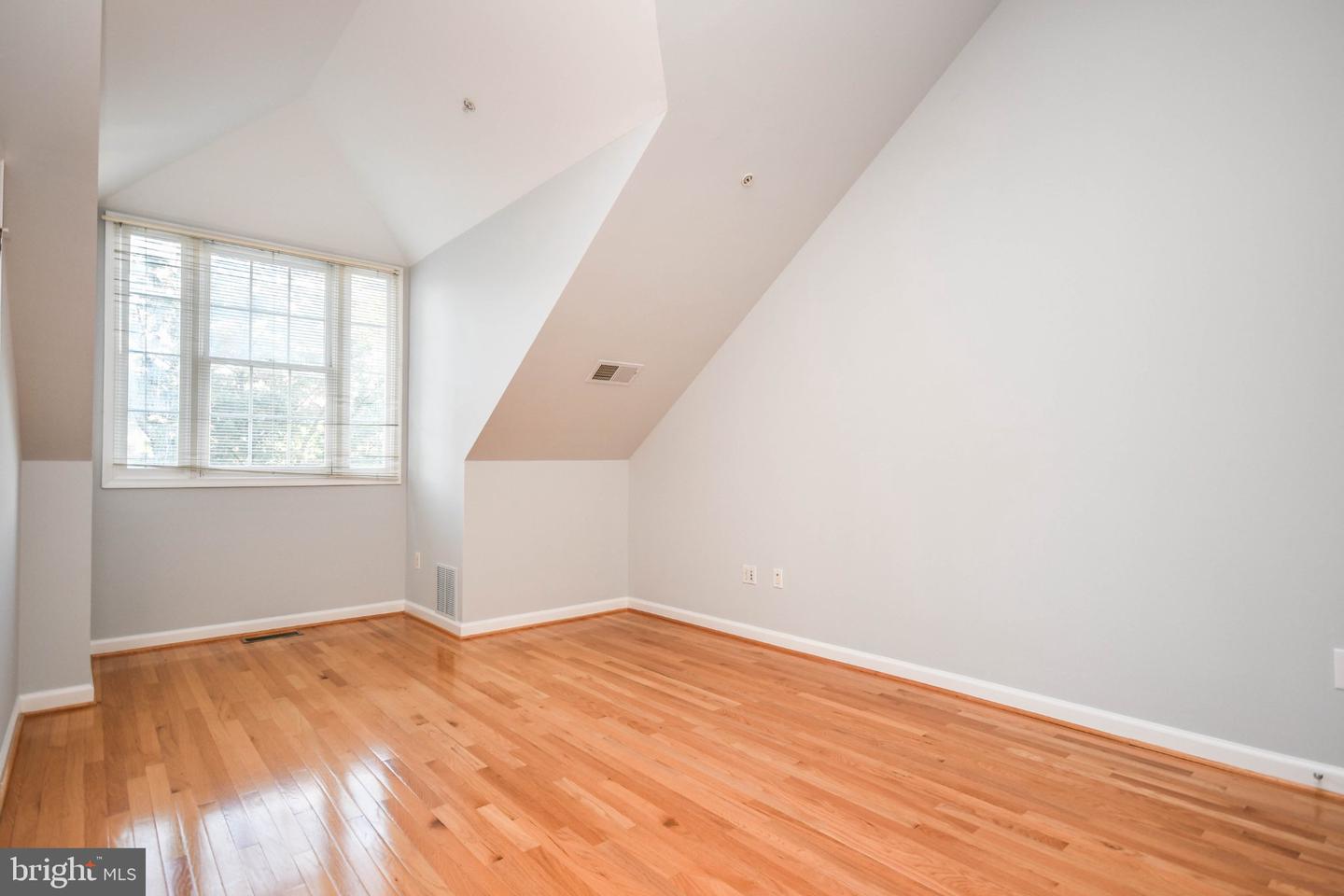 1303 Cameron Hill Ct Property Photo 26