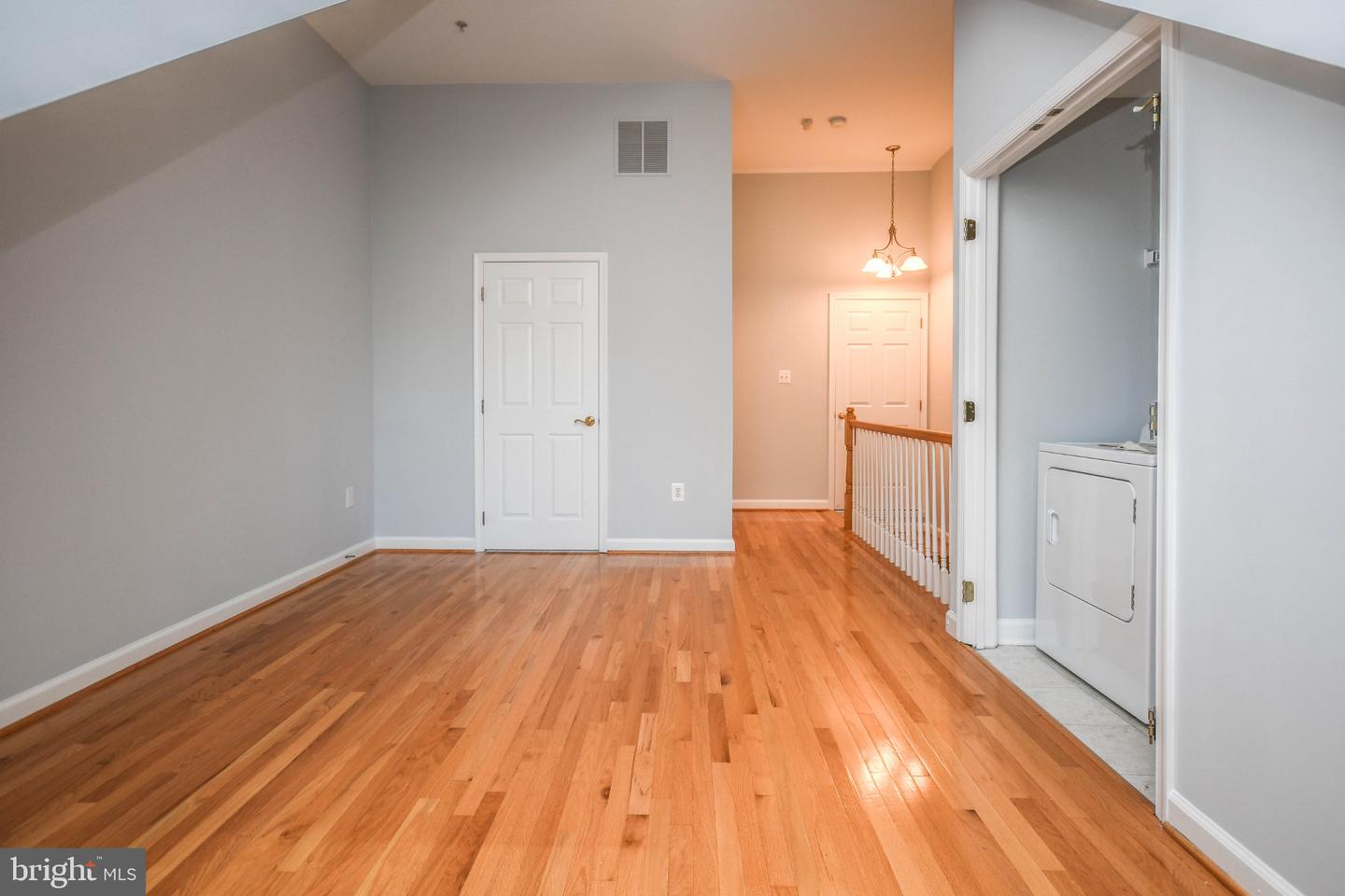 1303 Cameron Hill Ct Property Photo 28