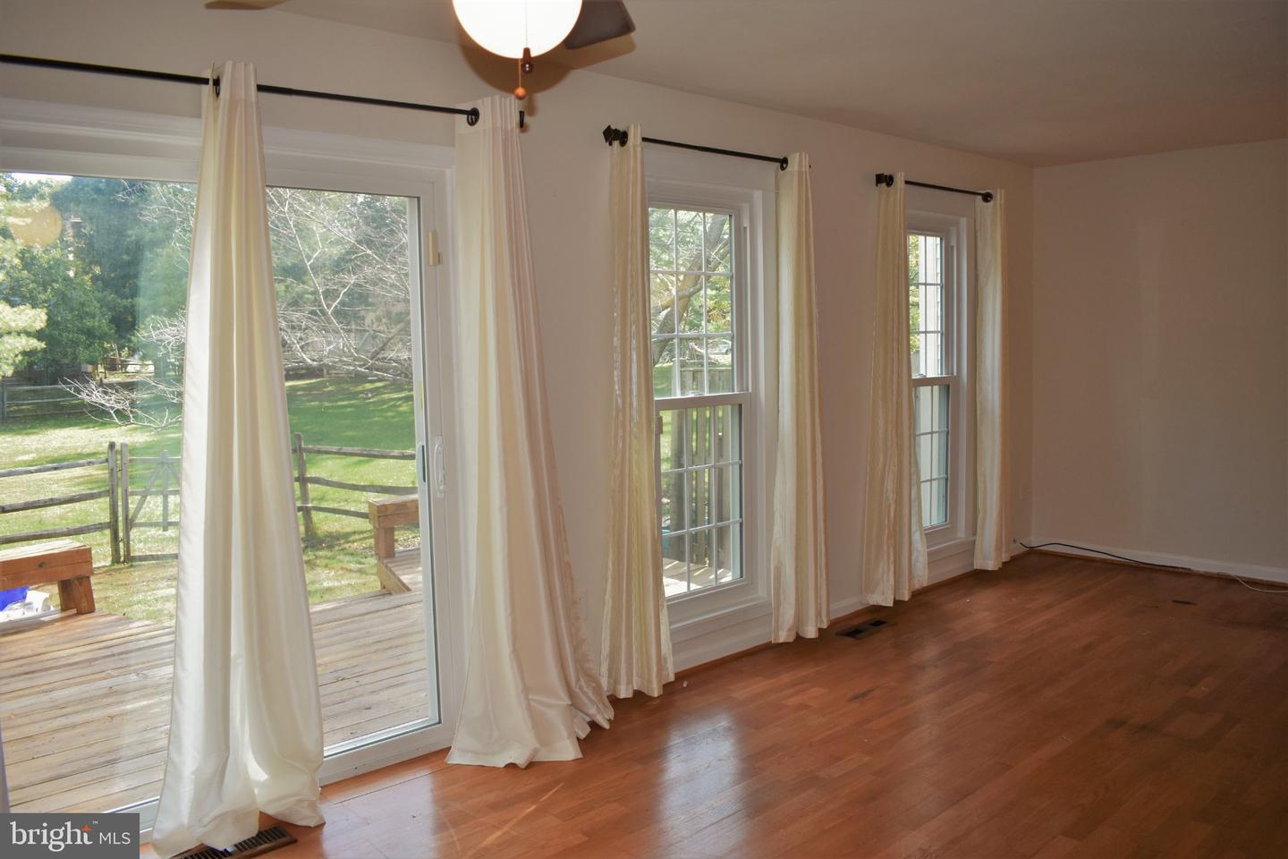 17603 Longview Ln Property Photo 3