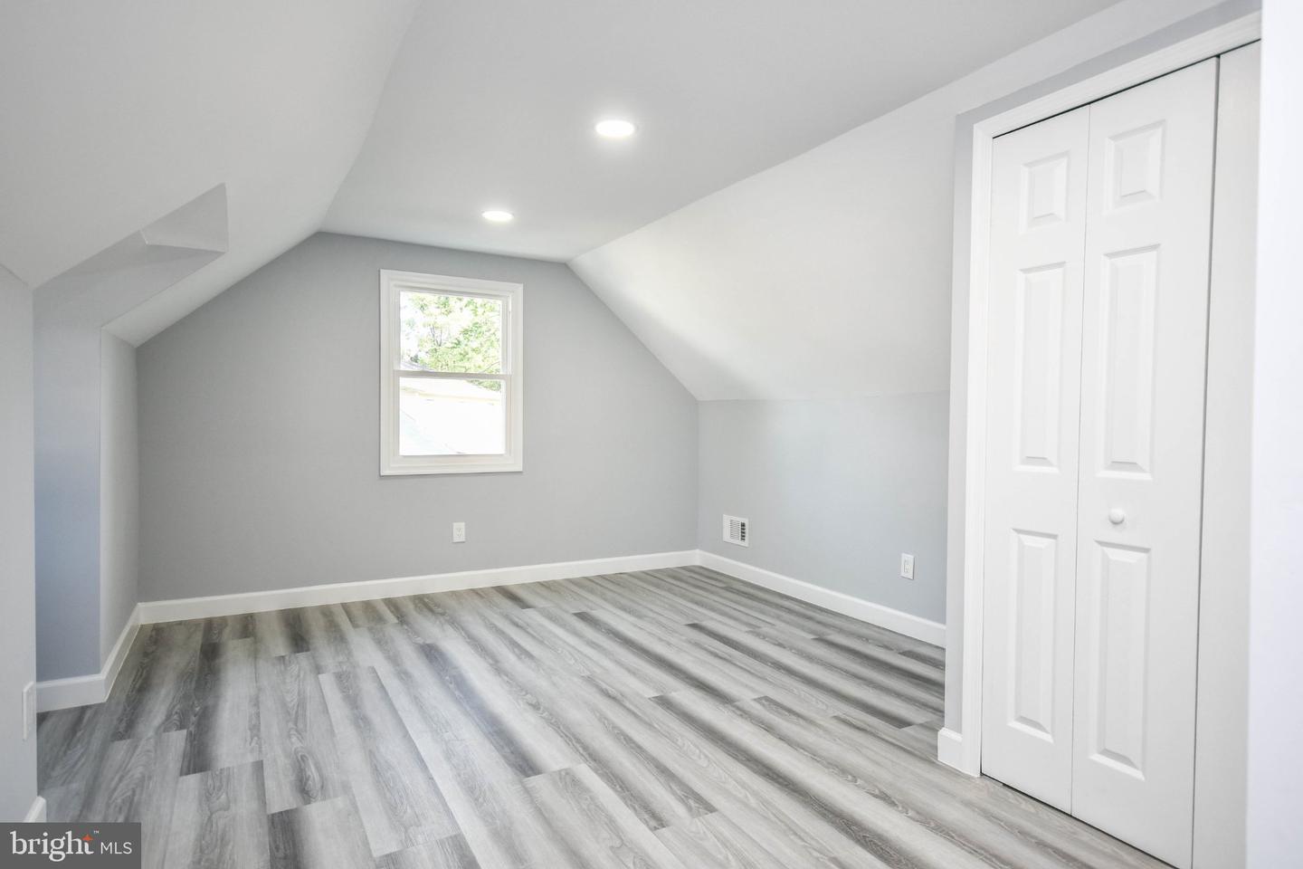 9813 Braddock Rd Property Photo 20