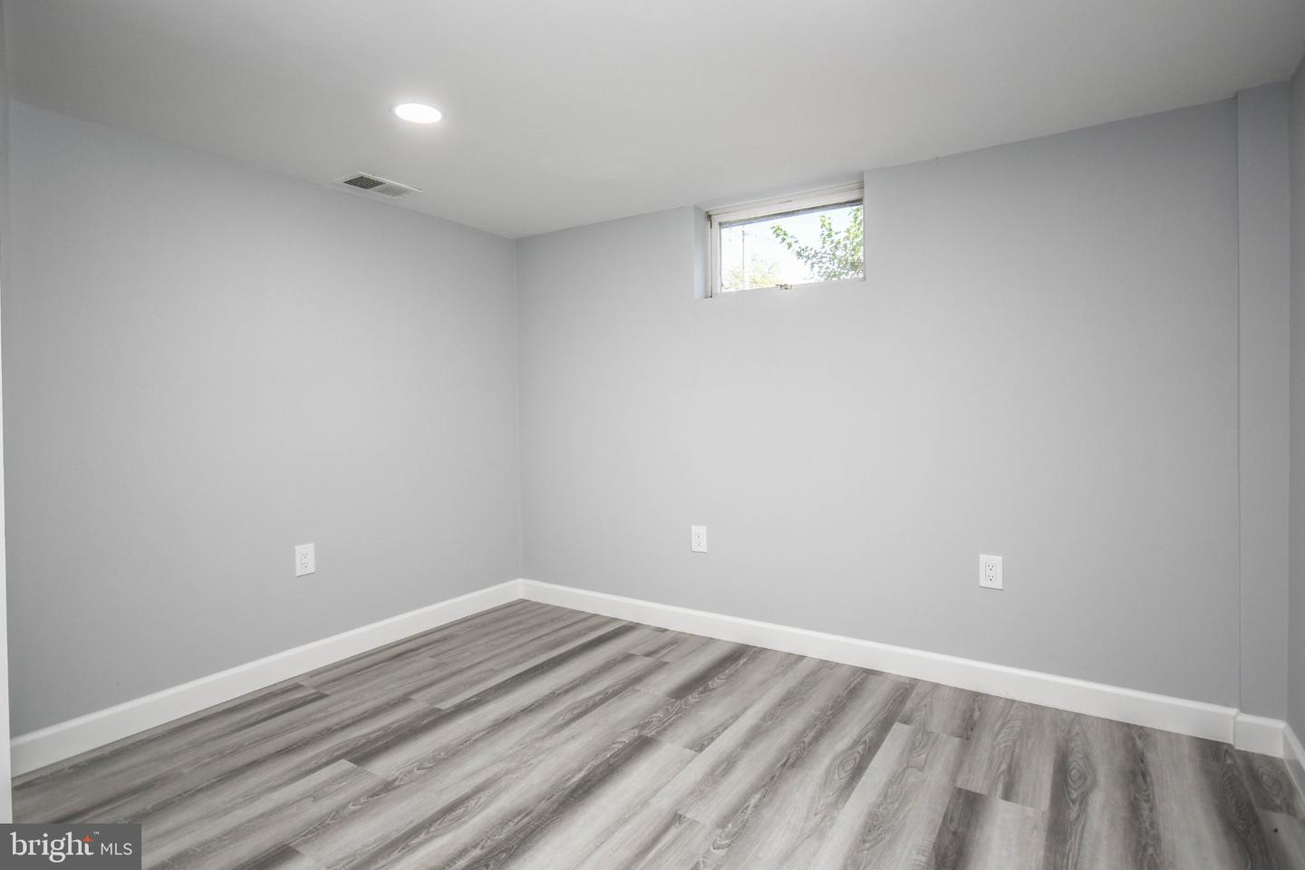 9813 Braddock Rd Property Photo 29