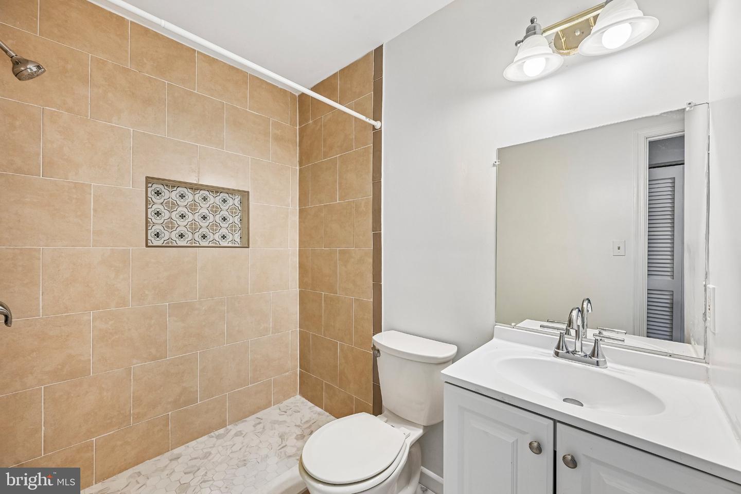 3012 Peebles Ct Property Photo 6