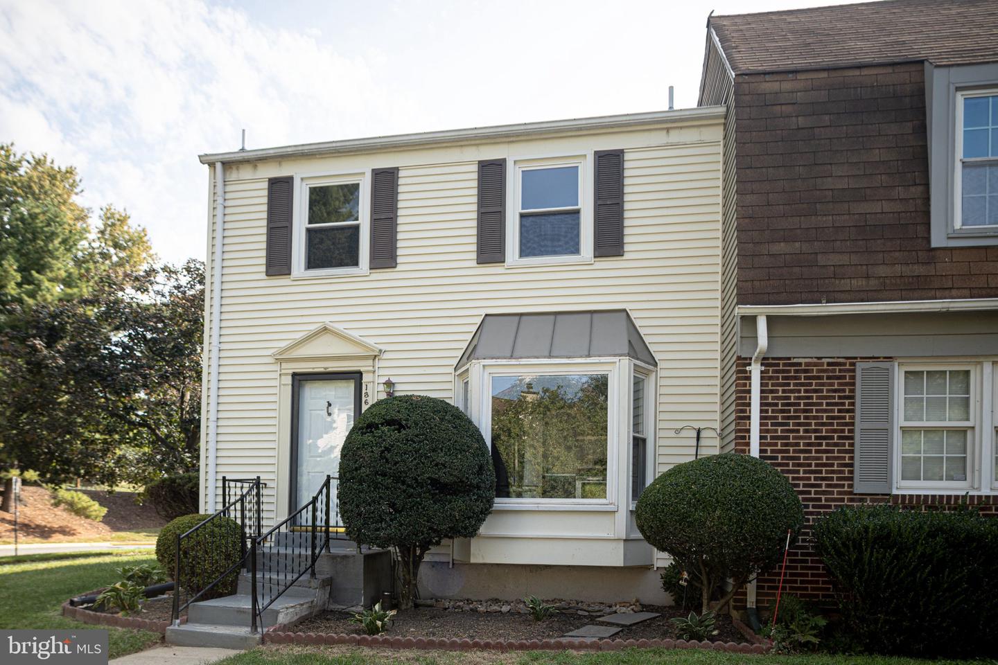 136 SHARPSTEAD LN Property Photo 1