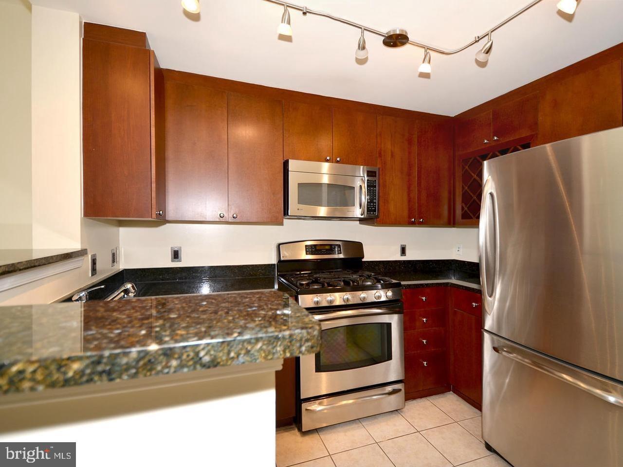 930 Wayne Ave #1401 Property Photo 3