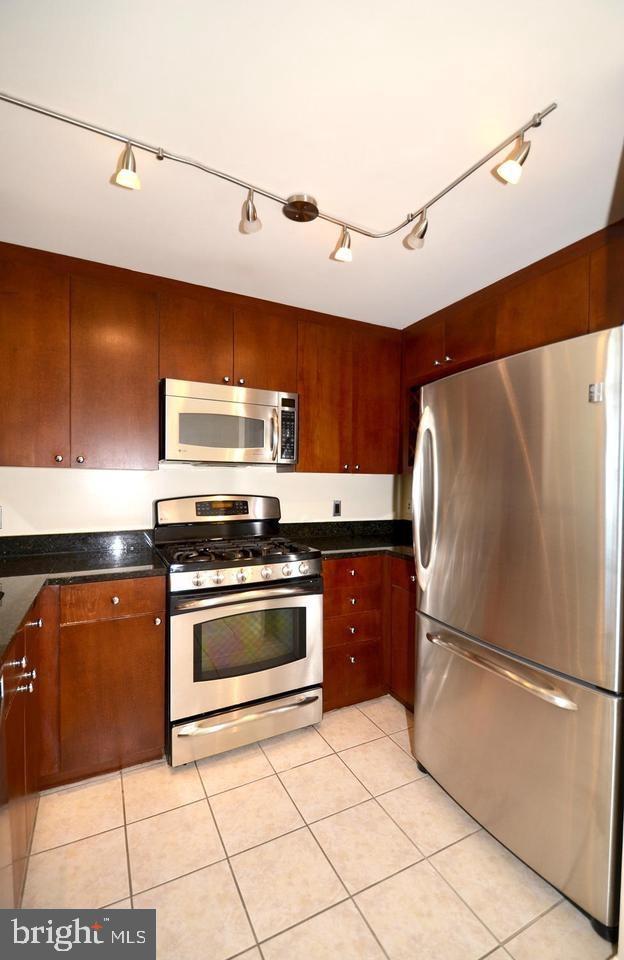 930 Wayne Ave #1401 Property Photo 4