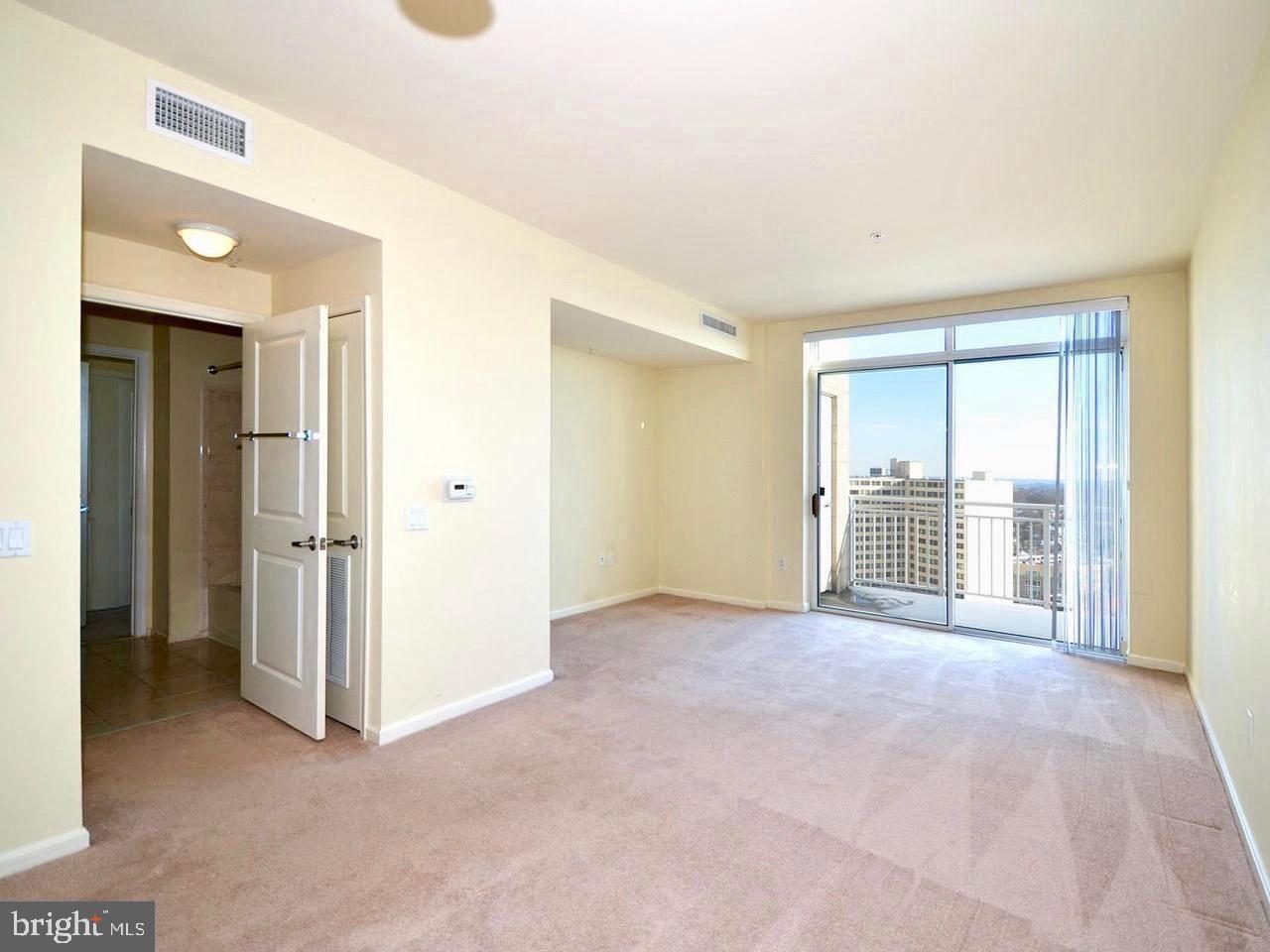 930 Wayne Ave #1401 Property Photo 6
