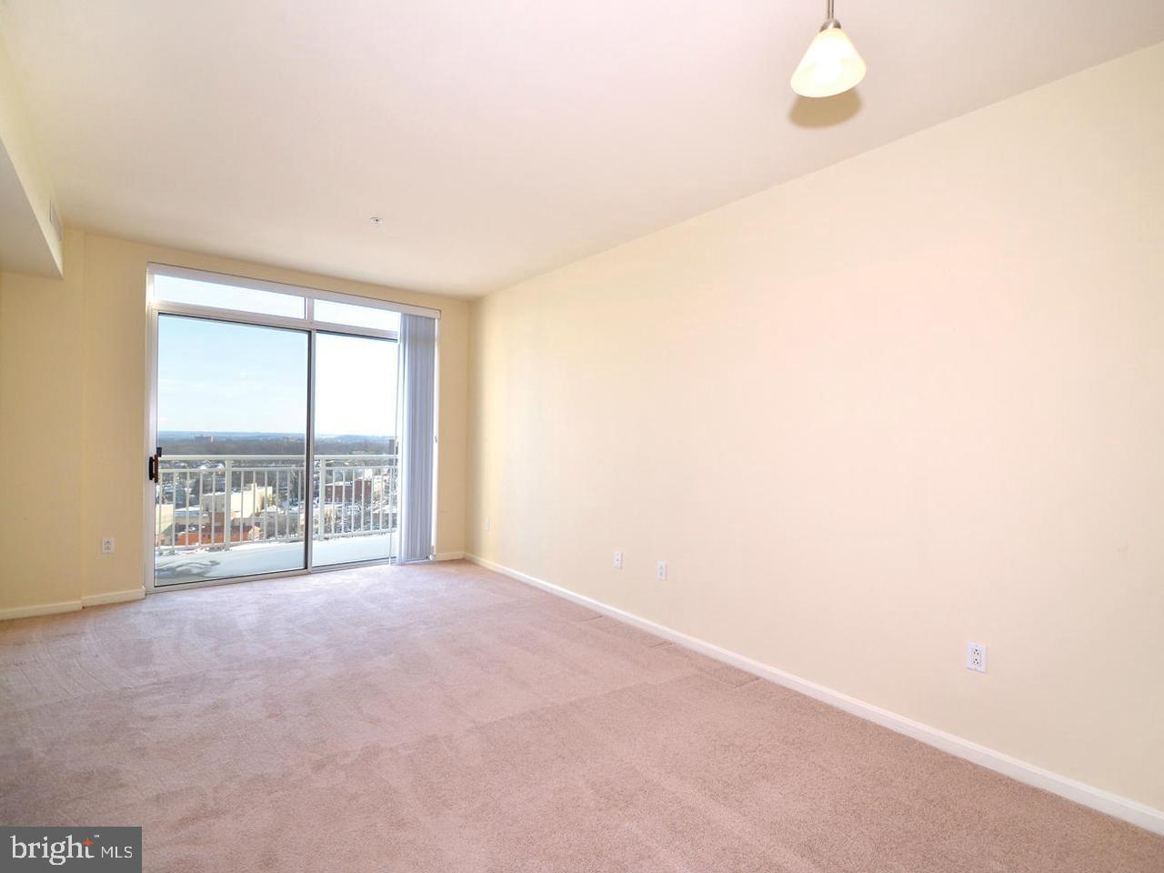 930 Wayne Ave #1401 Property Photo 7