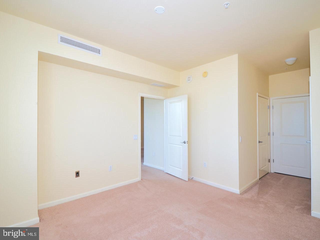 930 Wayne Ave #1401 Property Photo 8