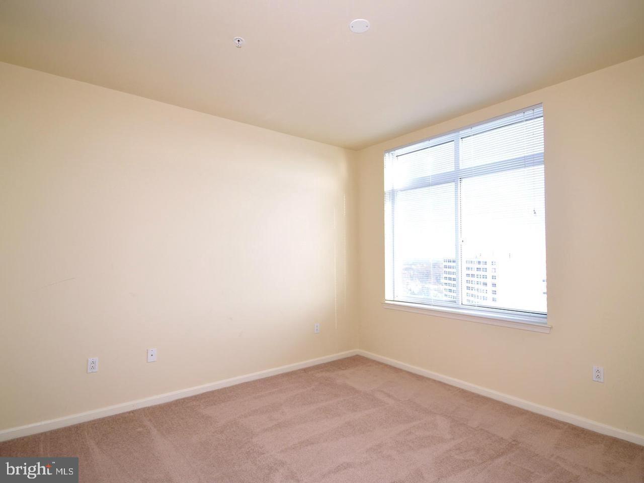 930 Wayne Ave #1401 Property Photo 10
