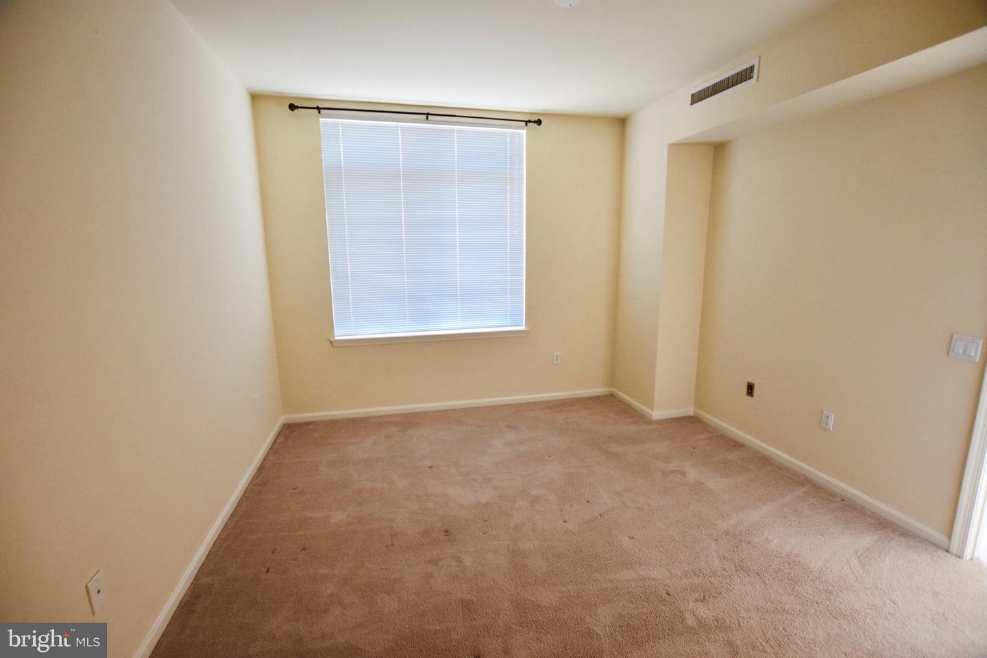 930 Wayne Ave #1401 Property Photo 11