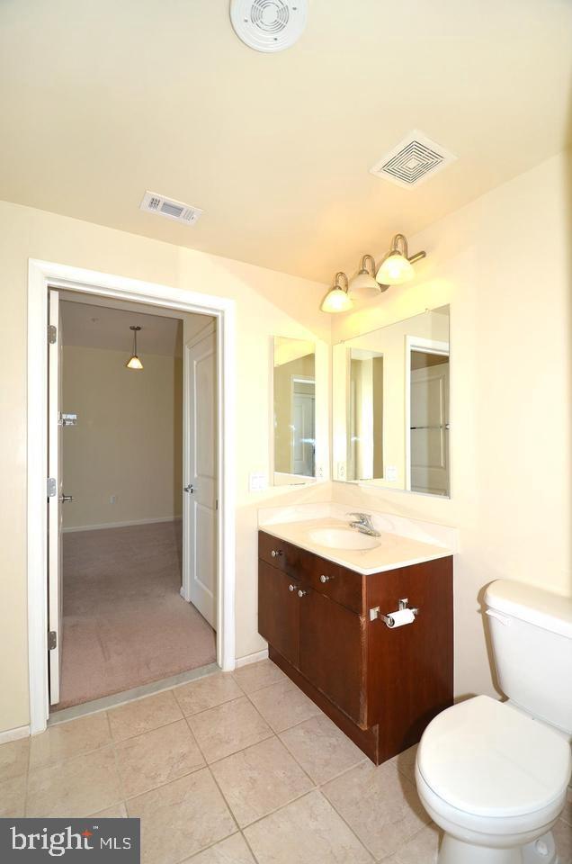 930 Wayne Ave #1401 Property Photo 12