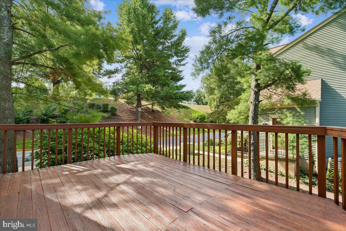 20014 Lake Park Dr #121 Property Photo 19