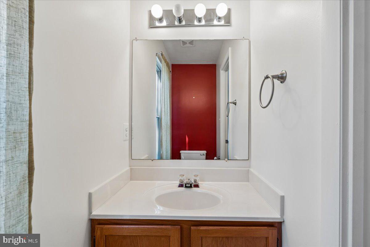 20014 Lake Park Dr #121 Property Photo 21