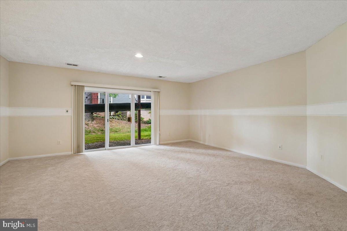 20014 Lake Park Dr #121 Property Photo 37