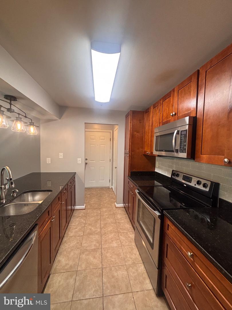 14201 Wolf Creek Pl #6 Property Photo 2