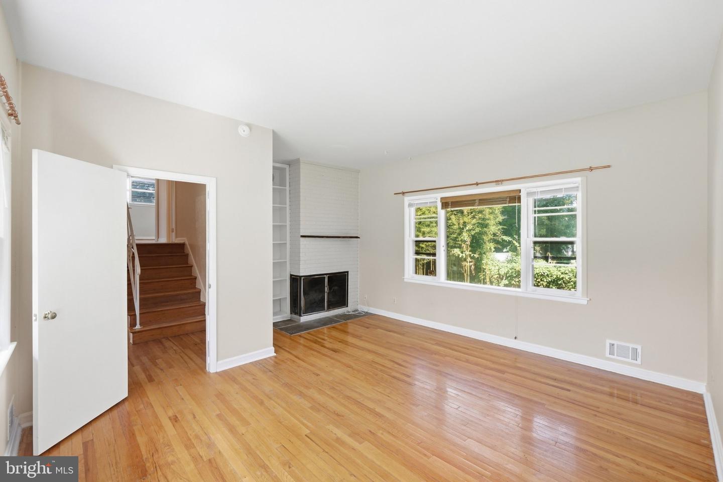 11317 College View Dr Property Photo 3