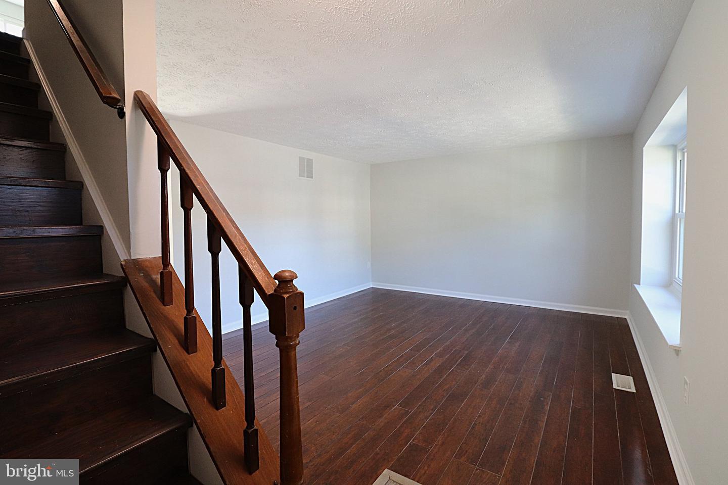 11 Mountain Laurel Ct Property Photo 2