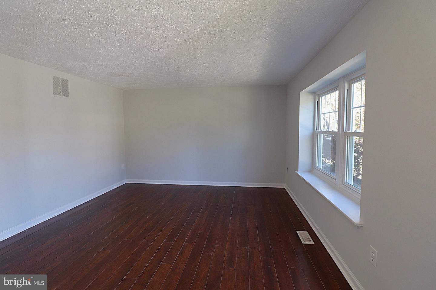 11 Mountain Laurel Ct Property Photo 3